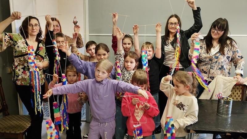 RELACJA Z FAMILIJNEGO  KLUBU FILMOWEGO  Z DNIA  13.03.2026:  PODRÓŻ DO KRAINY DZIECIŃSTWA